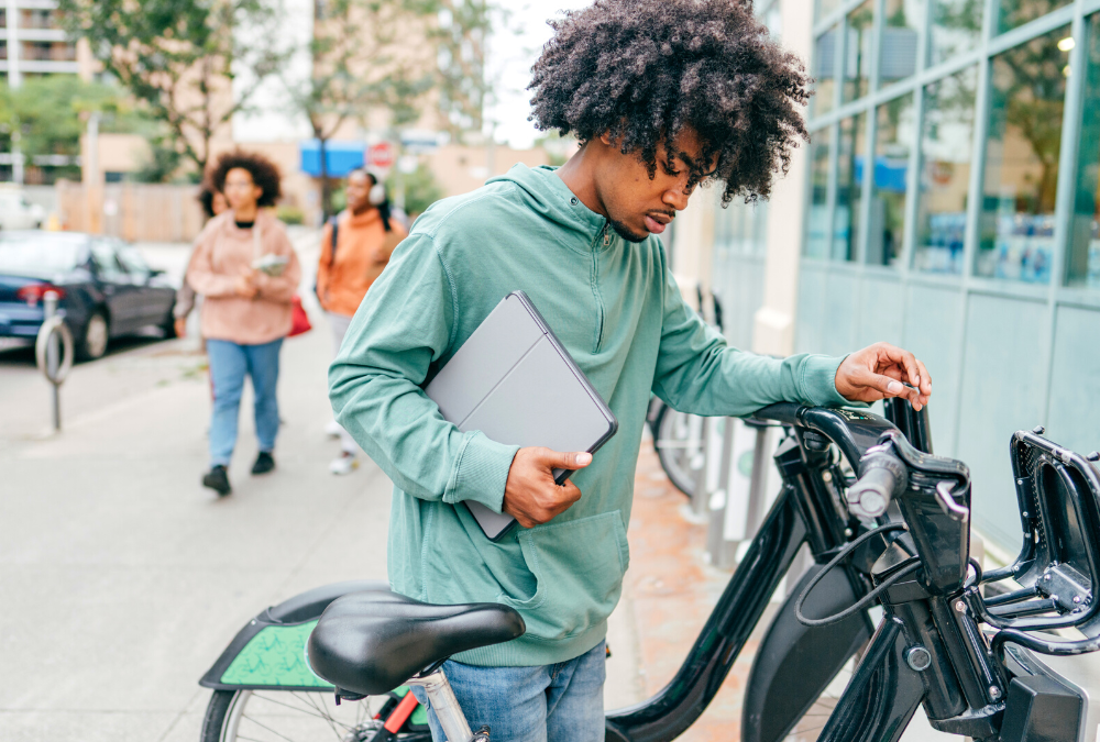 Zoom 18-25 : le CPAS d’Anderlecht soutient les jeunes et les étudiants touchés par la crise